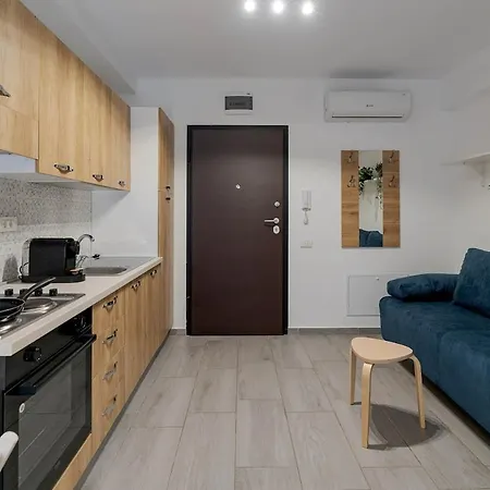 Downtown Urban W Balcony Vol 2