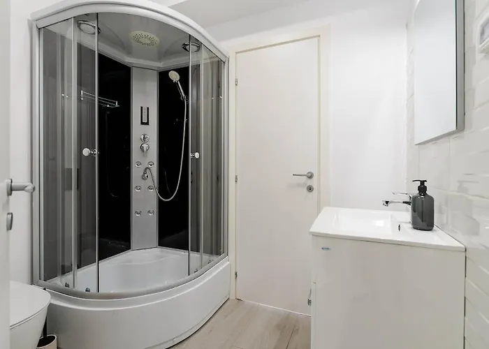 Downtown Urban W Balcony Vol 2 *